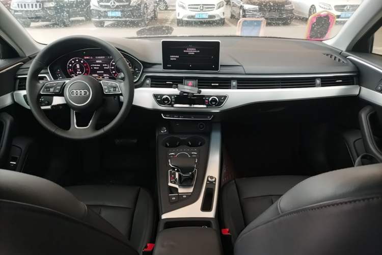 Used Audi A4L 2018 30th Anniversary Edition 40 TFSI Fashion Model Center Console