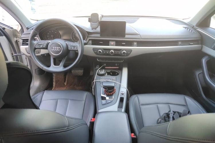 Used Audi A4L 2018 30th Anniversary Edition 40 TFSI Trendy Model Center Console