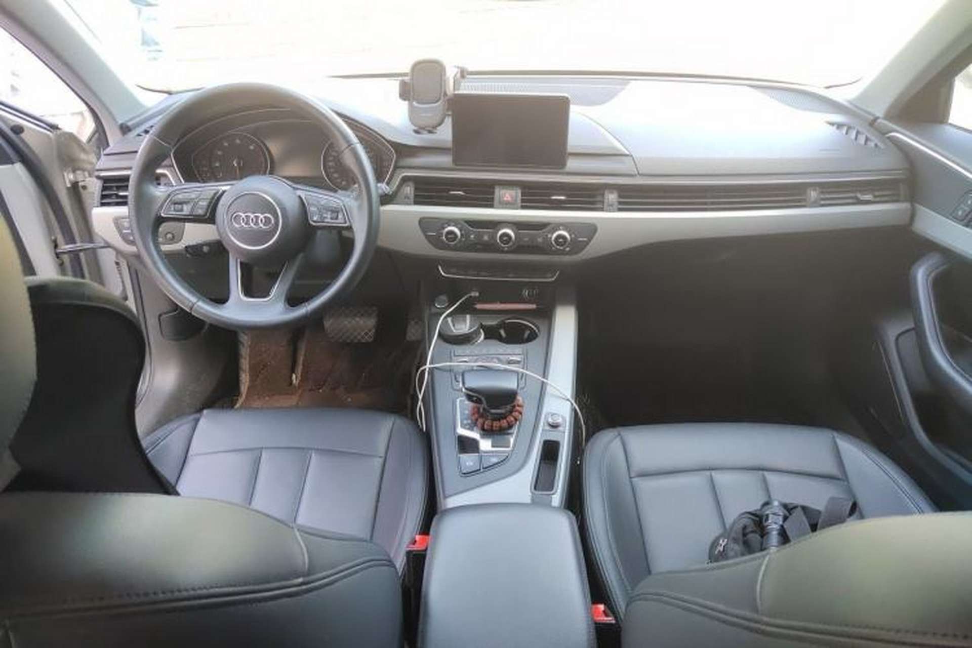 Used Audi A4L 2018 30th Anniversary Edition 40 TFSI Trendy Model Center Console