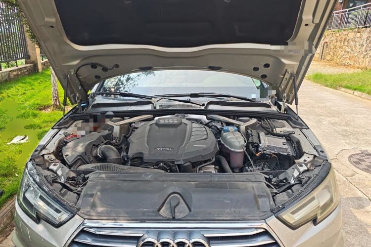 Used Audi A4L 2018 30th Anniversary Edition 40 TFSI Fashion Model Engine Bay