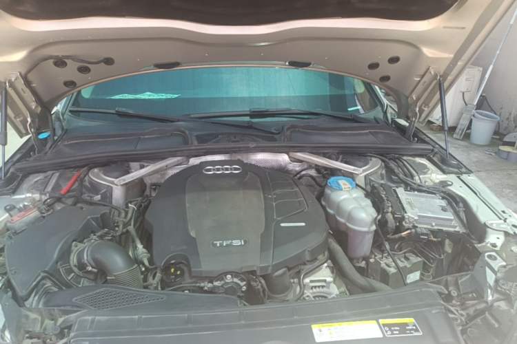 Used Audi A4L 2018 30th Anniversary Edition 40 TFSI Fashion Model Engine Bay