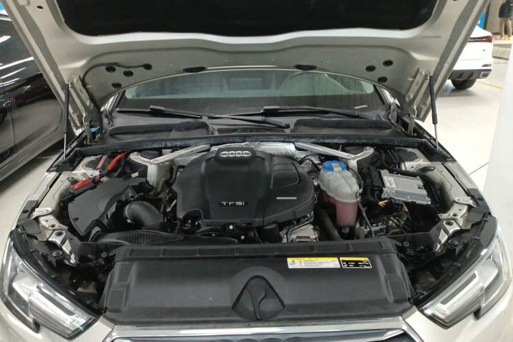Used Audi A4L 2018 30th Anniversary Edition 40 TFSI Fashion Model Engine Bay