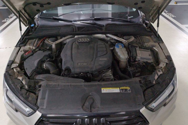 Used Audi A4L 2018 30th Anniversary Edition 40 TFSI Fashion Model Engine Bay