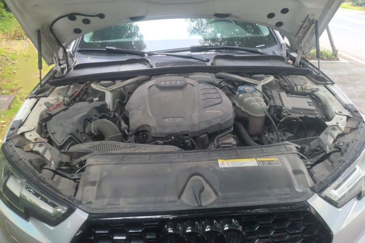 Used Audi A4L 2018 30th Anniversary Edition 40 TFSI Fashion Model Engine Bay