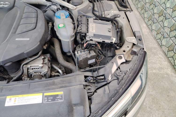 Used Audi A4L 2018 30th Anniversary Edition 40 TFSI Trendy Model Engine Bay Left
