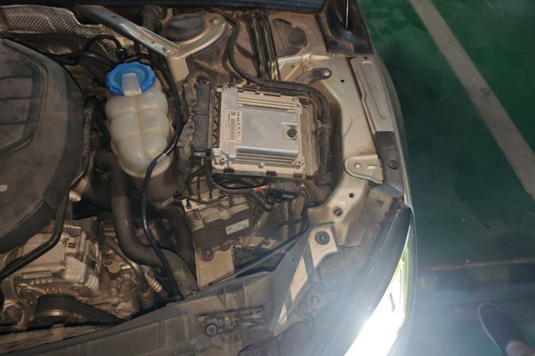 Used Audi A4L 2018 30th Anniversary Edition 40 TFSI Trendy Model Engine Bay Left