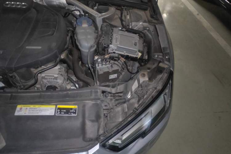 Used Audi A4L 2018 30th Anniversary Edition 40 TFSI Trendy Model Engine Bay Left