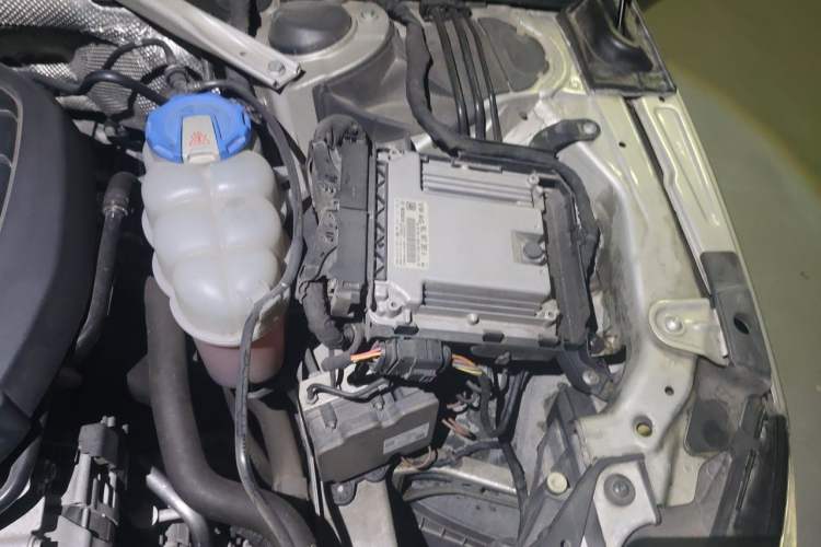 Used Audi A4L 2018 30th Anniversary Edition 40 TFSI Trendy Model Engine Bay Left