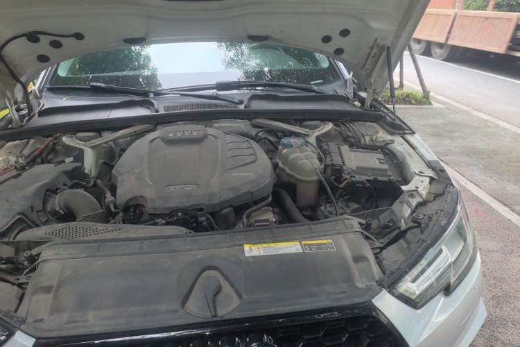 Used Audi A4L 2018 30th Anniversary Edition 40 TFSI Fashion Model Engine Bay Left
