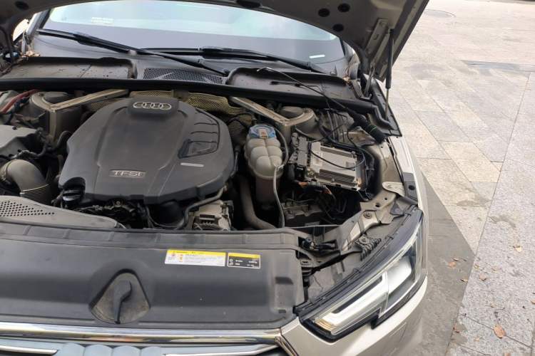 Used Audi A4L 2018 30th Anniversary Edition 40 TFSI Fashion Model Engine Bay Left