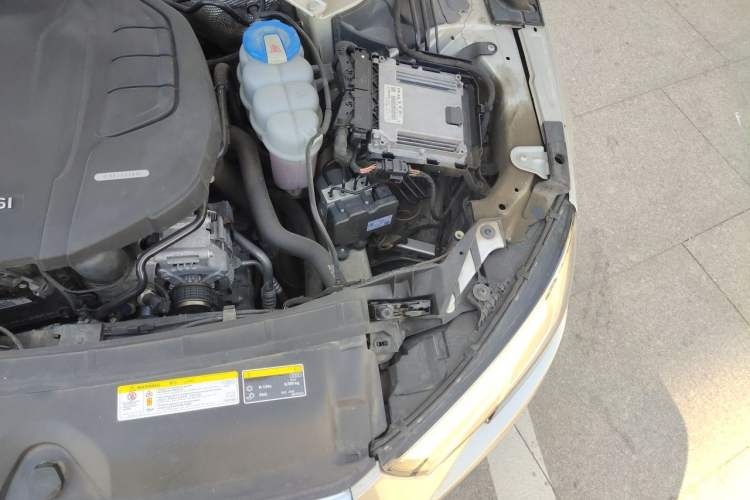 Used Audi A4L 2018 30th Anniversary Edition 40 TFSI Trendy Model Engine Bay Left