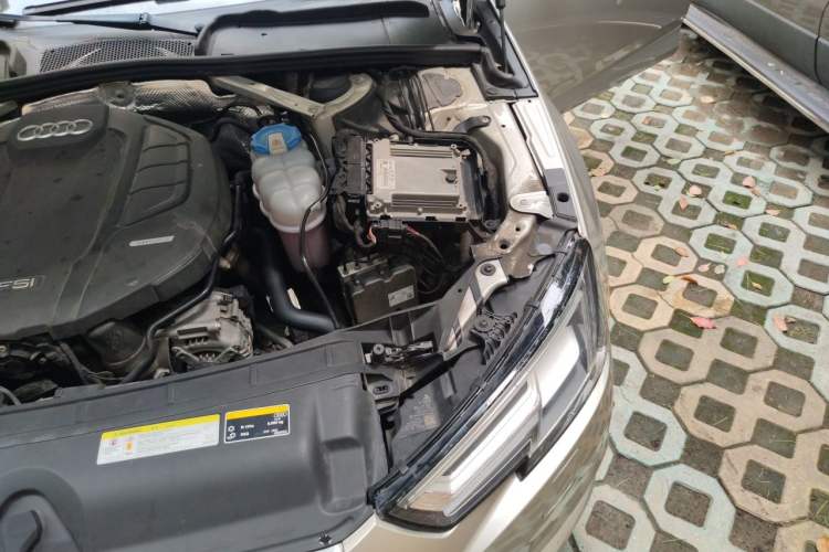 Used Audi A4L 2018 30th Anniversary Edition 40 TFSI Trendy Model Engine Bay Left