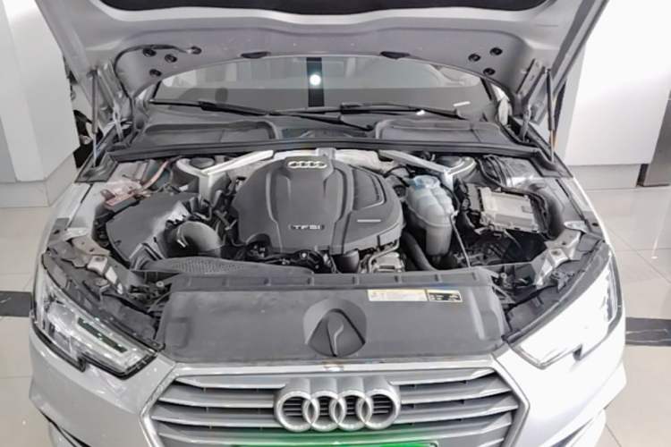 Used Audi A4L 2018 30th Anniversary Edition 40 TFSI Fashion Model Engine Bay