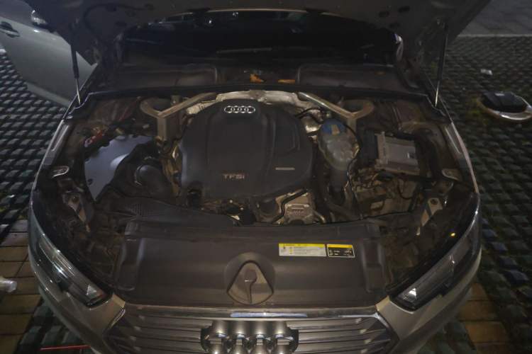 Used Audi A4L 2018 30th Anniversary Edition 40 TFSI Fashion Model Engine Bay