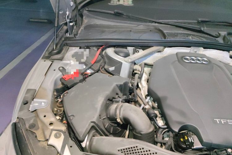 Used Audi A4L 2018 30th Anniversary Edition 40 TFSI Fashion Model Engine Bay Right