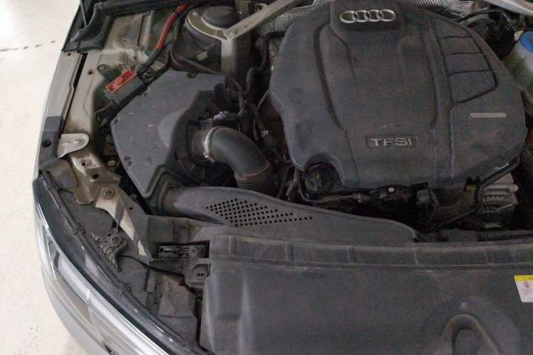 Used Audi A4L 2018 30th Anniversary Edition 40 TFSI Fashion Model Engine Bay Right
