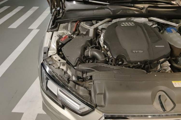 Used Audi A4L 2018 30th Anniversary Edition 40 TFSI Fashion Model Engine Bay Right
