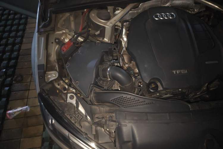 Used Audi A4L 2018 30th Anniversary Edition 40 TFSI Fashion Model Engine Bay Right
