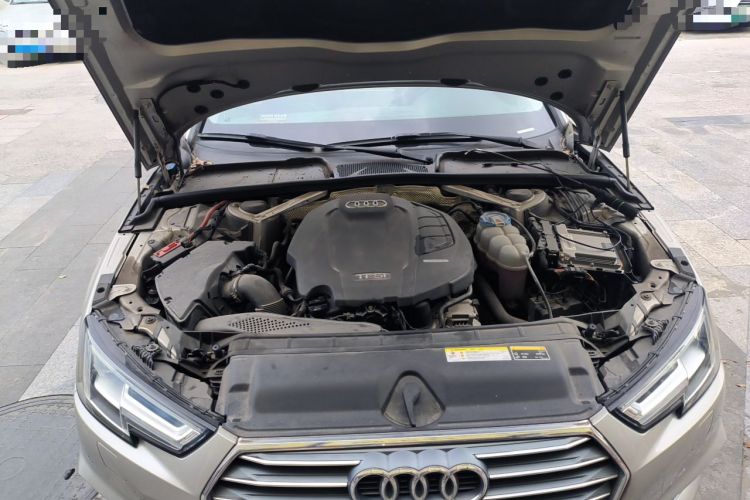 Used Audi A4L 2018 30th Anniversary Edition 40 TFSI Fashion Model Engine Bay
