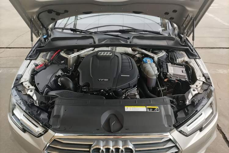 Used Audi A4L 2018 30th Anniversary Edition 40 TFSI Fashion Model Engine Bay