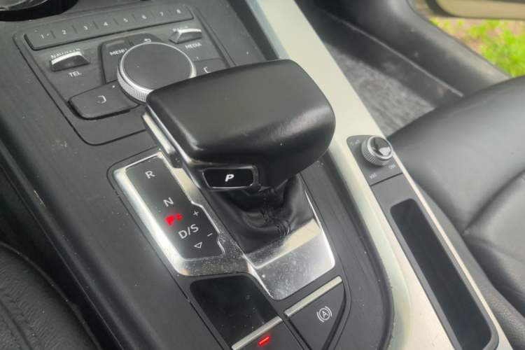 Used Audi A4L 2018 30th Anniversary Edition 45 TFSI quattro Individual Sport Edition Gear Lever