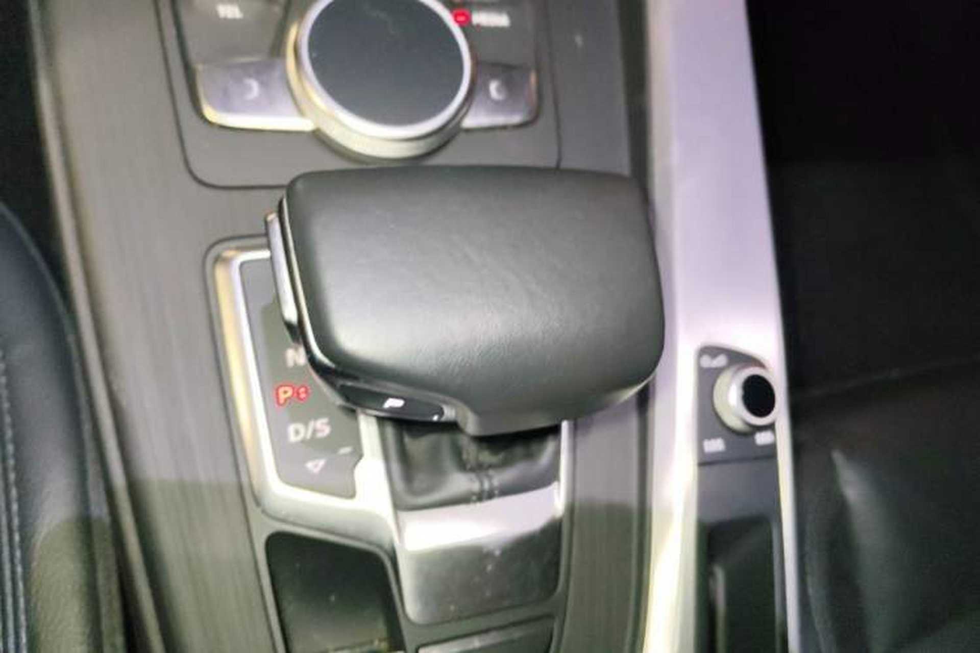 Used Audi A4L 2018 30th Anniversary Edition 40 TFSI Fashion Model Gear Lever
