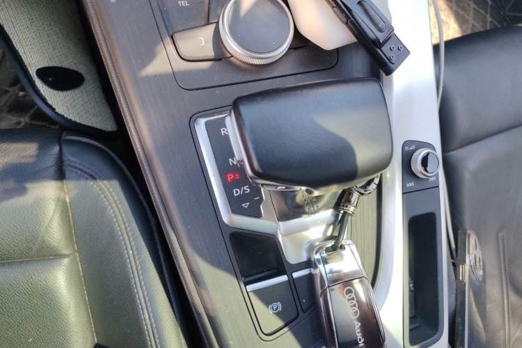 Used Audi A4L 2018 30th Anniversary Edition 45 TFSI quattro Individual Sport Edition Gear Lever