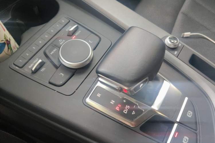 Used Audi A4L 2018 30th Anniversary Edition 40 TFSI Trendy Model Gear Lever