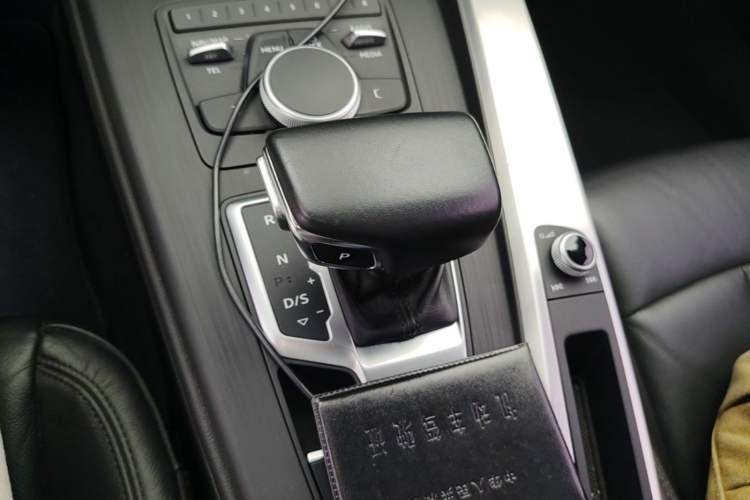 Used Audi A4L 2018 30th Anniversary Edition 45 TFSI quattro Individual Sport Edition Gear Lever