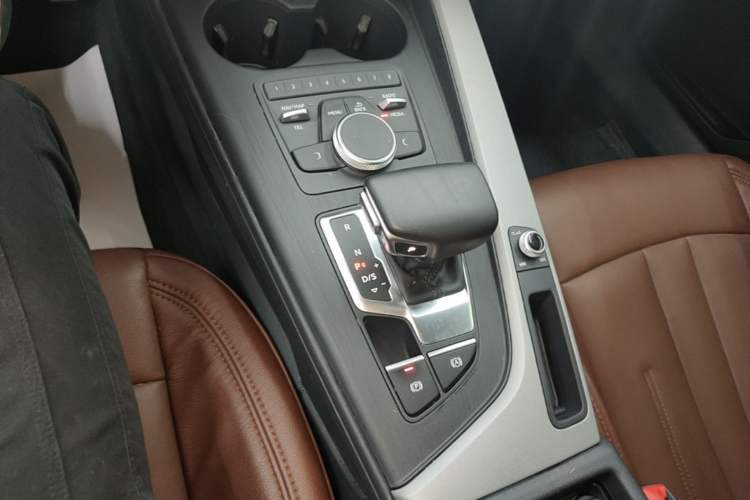 Used Audi A4L 2018 30th Anniversary Edition 40 TFSI Trendy Model Gear Lever