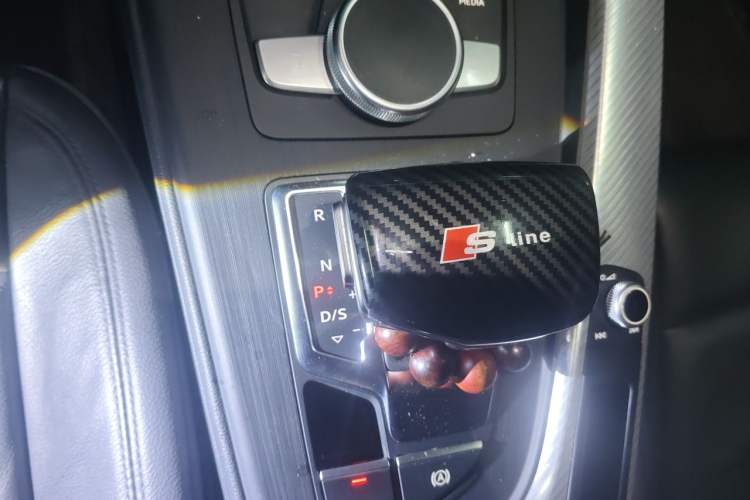 Used Audi A4L 2018 30th Anniversary Edition 40 TFSI Trendy Model Gear Lever
