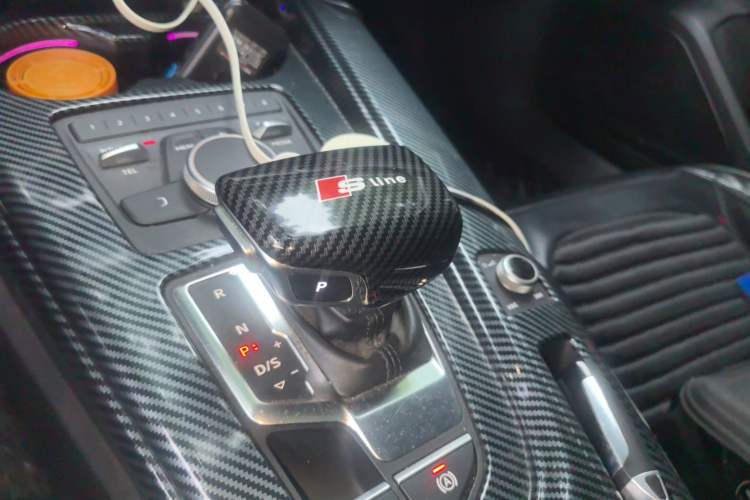 Used Audi A4L 2018 30th Anniversary Edition 40 TFSI Fashion Model Gear Lever