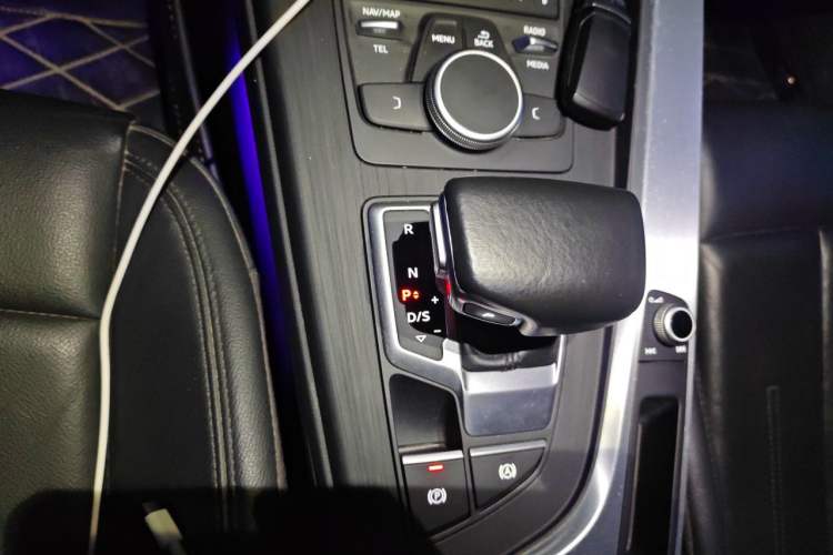 Used Audi A4L 2018 30th Anniversary Edition 45 TFSI quattro Individual Sport Edition Gear Lever