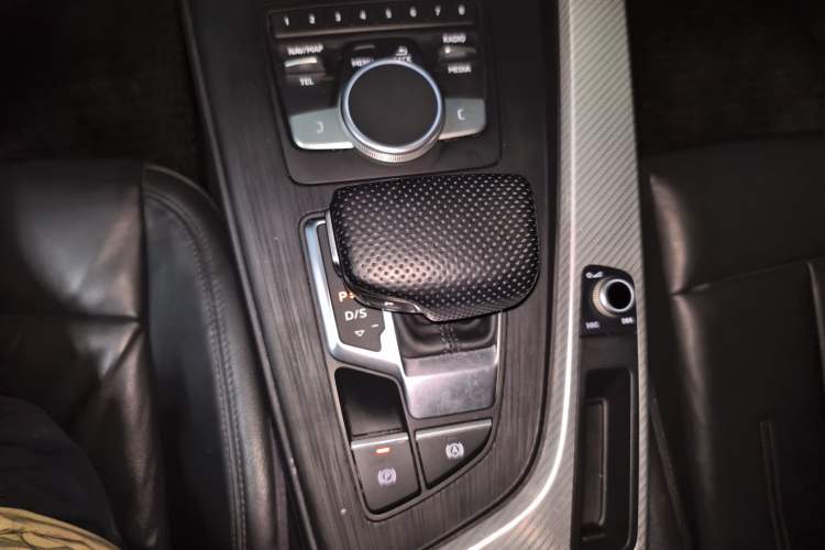 Used Audi A4L 2018 30th Anniversary Edition 40 TFSI Fashion Model Gear Lever
