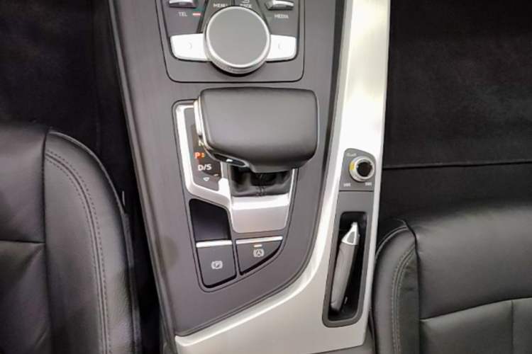 Used Audi A4L 2018 30th Anniversary Edition 40 TFSI Fashion Model Gear Lever