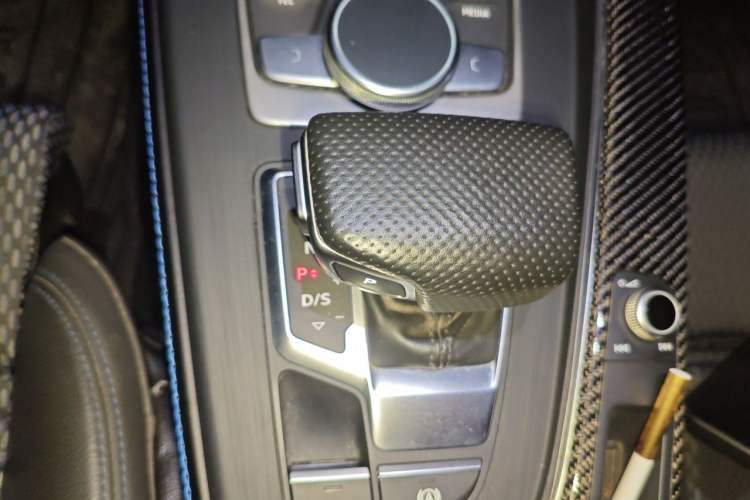 Used Audi A4L 2018 30th Anniversary Edition 45 TFSI quattro Sport model Gear Lever