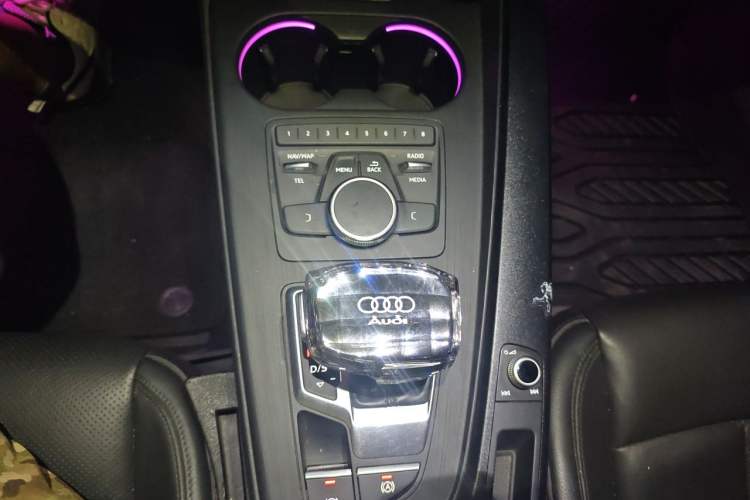 Used Audi A4L 2018 30th Anniversary Edition 45 TFSI quattro Individual Sport Edition Gear Lever