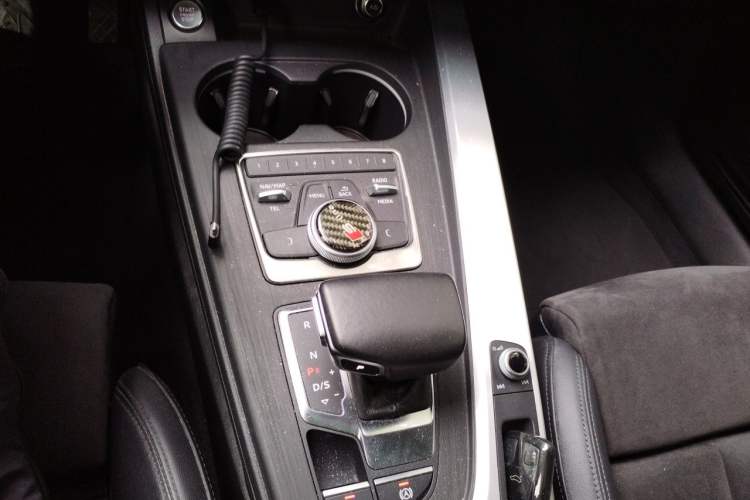 Used Audi A4L 2018 30th Anniversary Edition 45 TFSI quattro Individual Sport Edition Gear Lever
