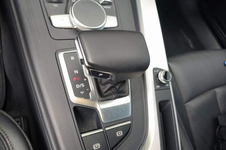 Used Audi A4L 2018 30th Anniversary Edition 40 TFSI Fashion Model Gear Lever