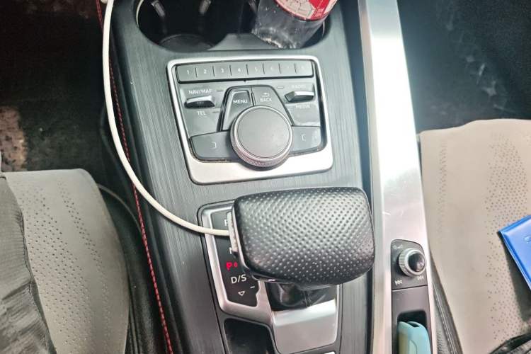 Used Audi A4L 2018 30th Anniversary Edition 45 TFSI quattro Individual Sport Edition Gear Lever