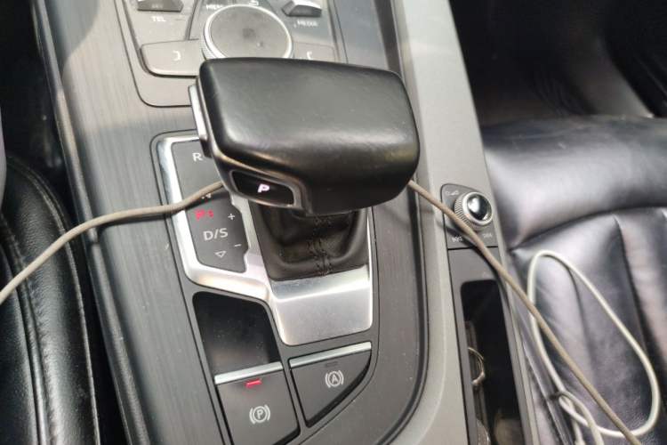 Used Audi A4L 2018 30th Anniversary Edition 40 TFSI Trendy Model Gear Lever