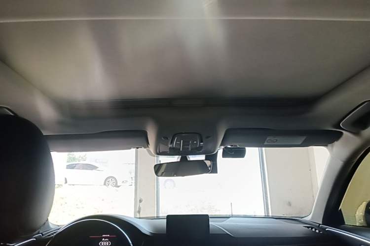 Used Audi A4L 2018 30th Anniversary Edition 40 TFSI Trendy Model Headliner