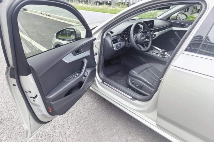Used Audi A4L 2018 30th Anniversary Edition 40 TFSI Fashion Model Interior 1