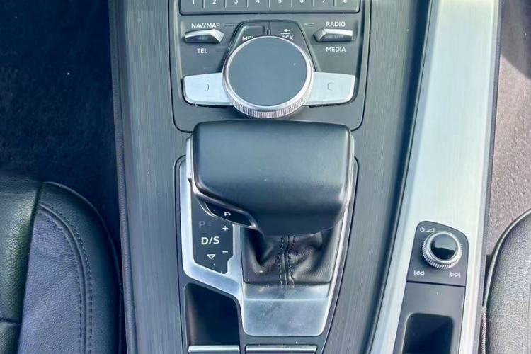 Used Audi A4L 2018 30th Anniversary Edition 40 TFSI Sport Edition Interior 2