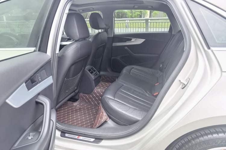 Used Audi A4L 2018 30th Anniversary Edition 40 TFSI Fashion Model Interior 2