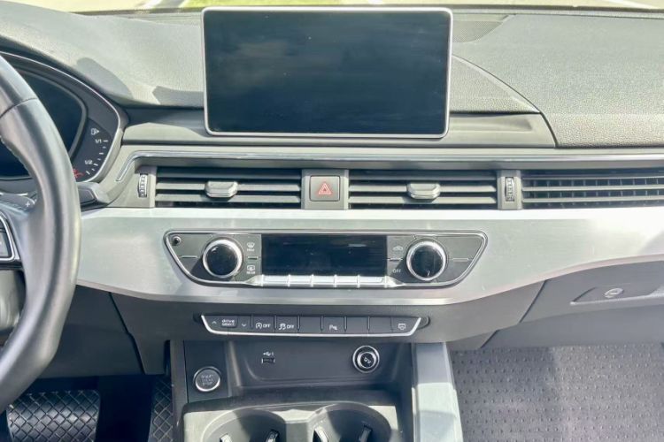 Used Audi A4L 2018 30th Anniversary Edition 40 TFSI Sport Edition Interior 3