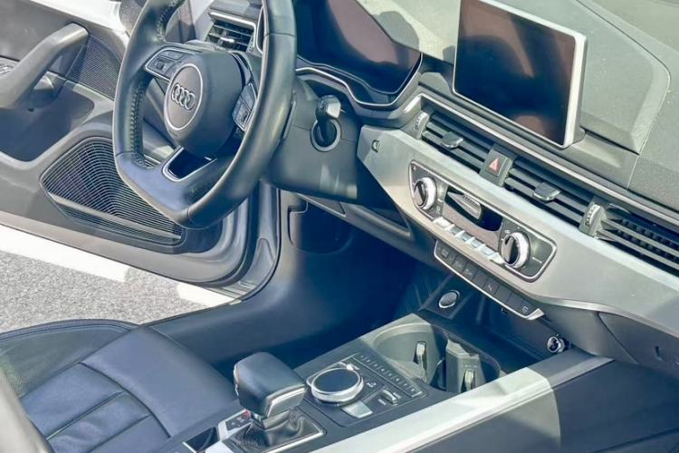 Used Audi A4L 2018 30th Anniversary Edition 40 TFSI Sport Edition Interior 5