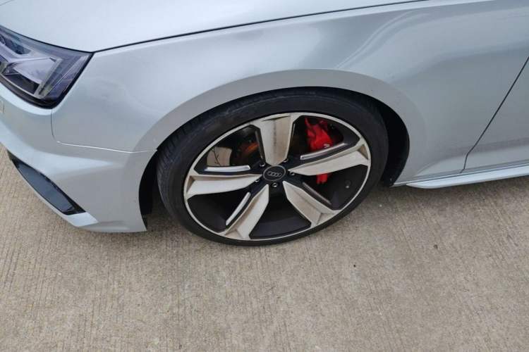 Used Audi A4L 2018 30th Anniversary Edition 45 TFSI quattro Individual Sport Edition Left Front Wheel Hub