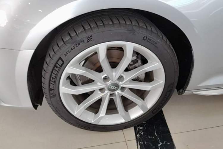 Used Audi A4L 2018 30th Anniversary Edition 40 TFSI Fashion Model Left Front Wheel Hub