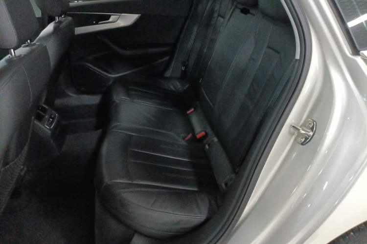 Used Audi A4L 2018 30th Anniversary Edition 40 TFSI Fashion Model Left Rear Seat